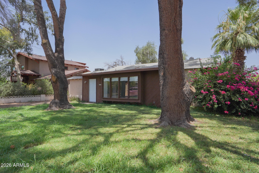 506 W 11th Street - Photo 0