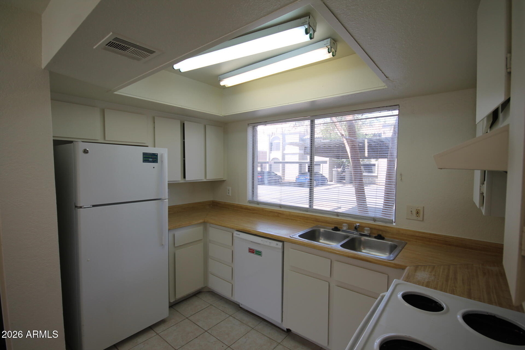 10815 N 15th Lane - Photo 2