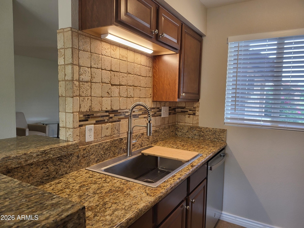 20420 N 6th Drive - Photo 8