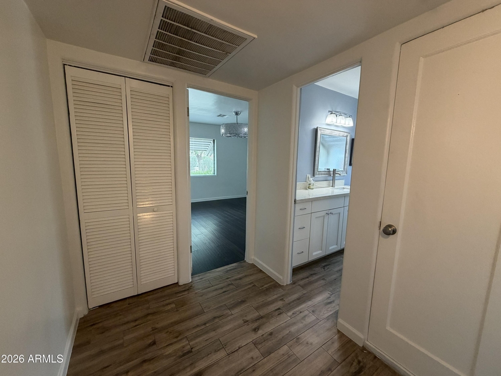 2514 E Fairmount Avenue - Photo 14