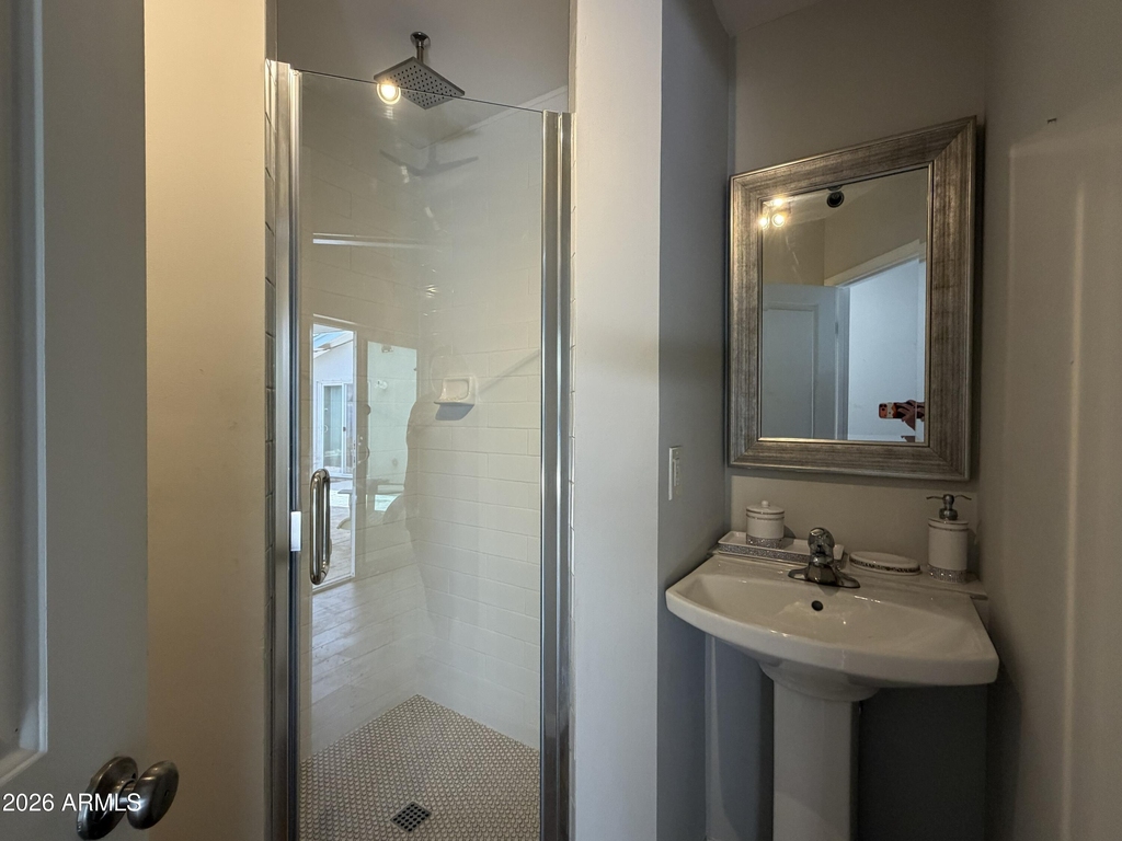 2514 E Fairmount Avenue - Photo 21