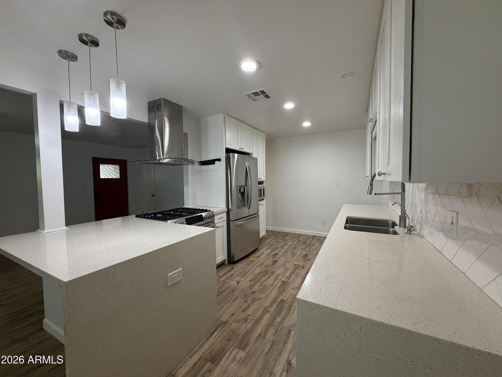 2514 E Fairmount Avenue - Photo 3