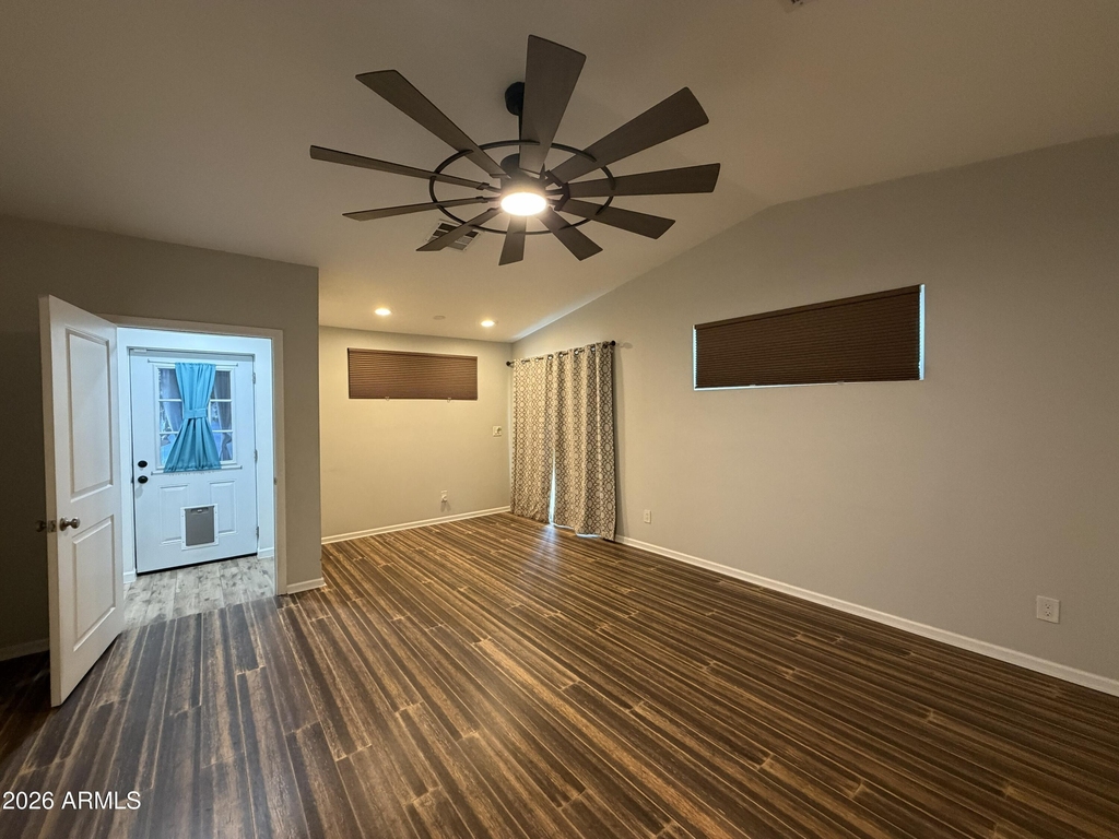 2514 E Fairmount Avenue - Photo 19