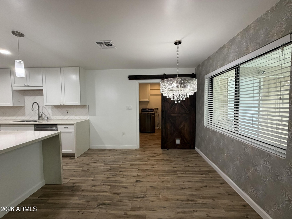 2514 E Fairmount Avenue - Photo 4
