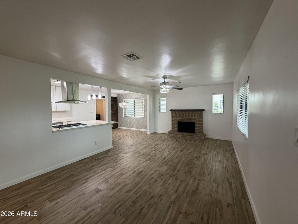 2514 E Fairmount Avenue - Photo 5