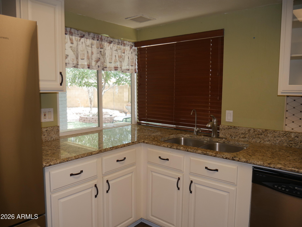 1201 W Loughlin Drive - Photo 3