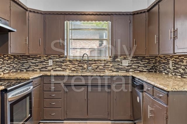 705 Plano Street - Photo 8