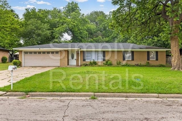 705 Plano Street - Photo 2