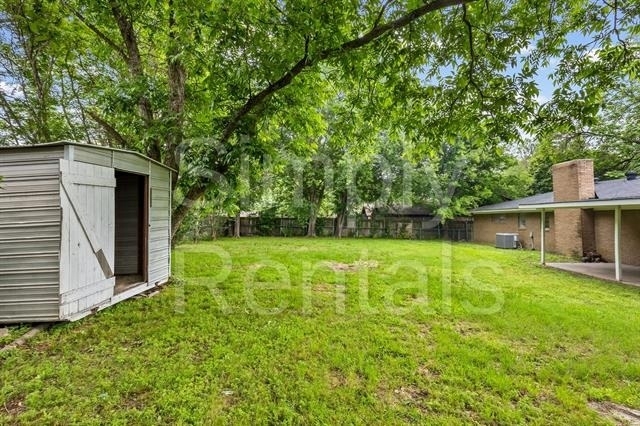 705 Plano Street - Photo 35