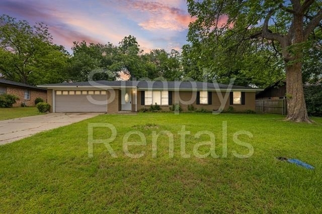 705 Plano Street - Photo 0