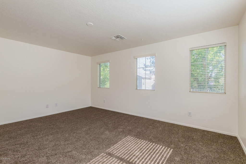 10018 W Winslow Avenue - Photo 10