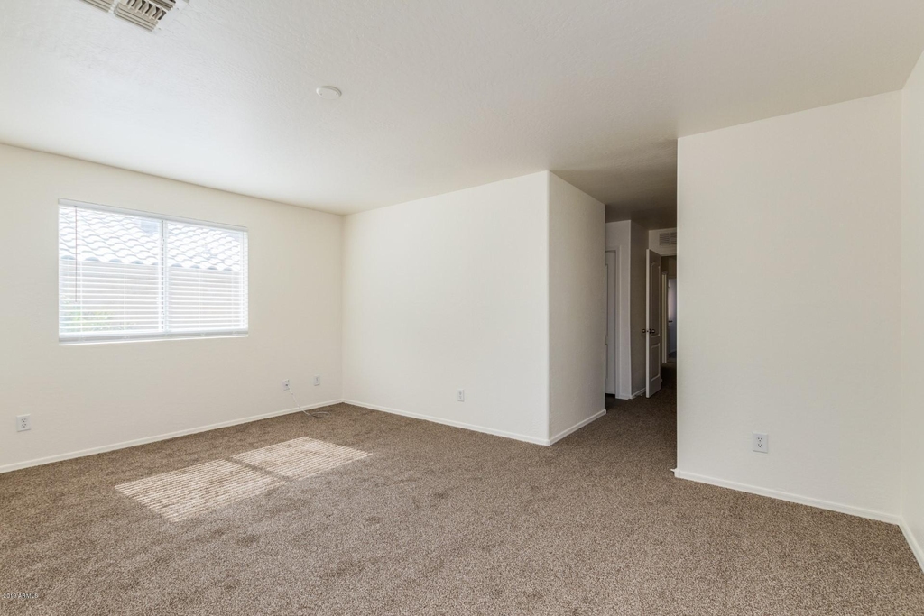 10018 W Winslow Avenue - Photo 17