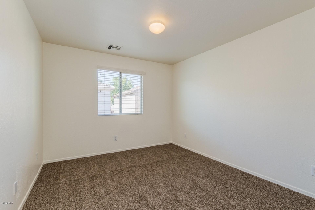10018 W Winslow Avenue - Photo 18
