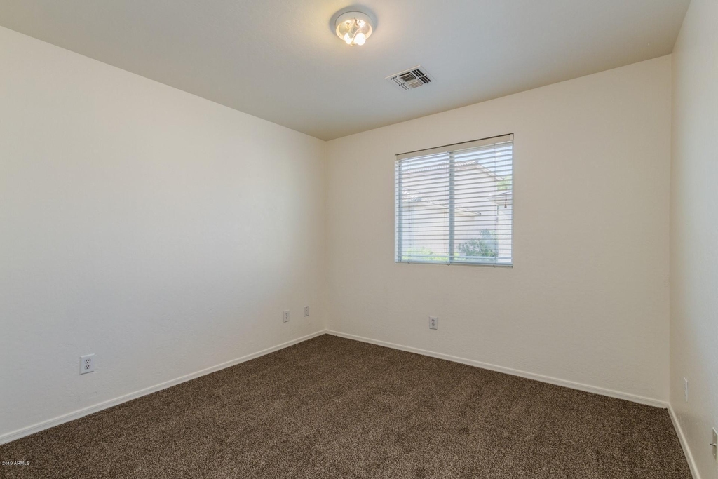 10018 W Winslow Avenue - Photo 12