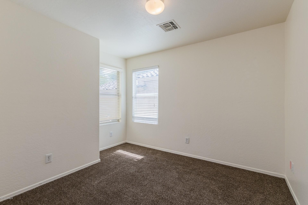 10018 W Winslow Avenue - Photo 14
