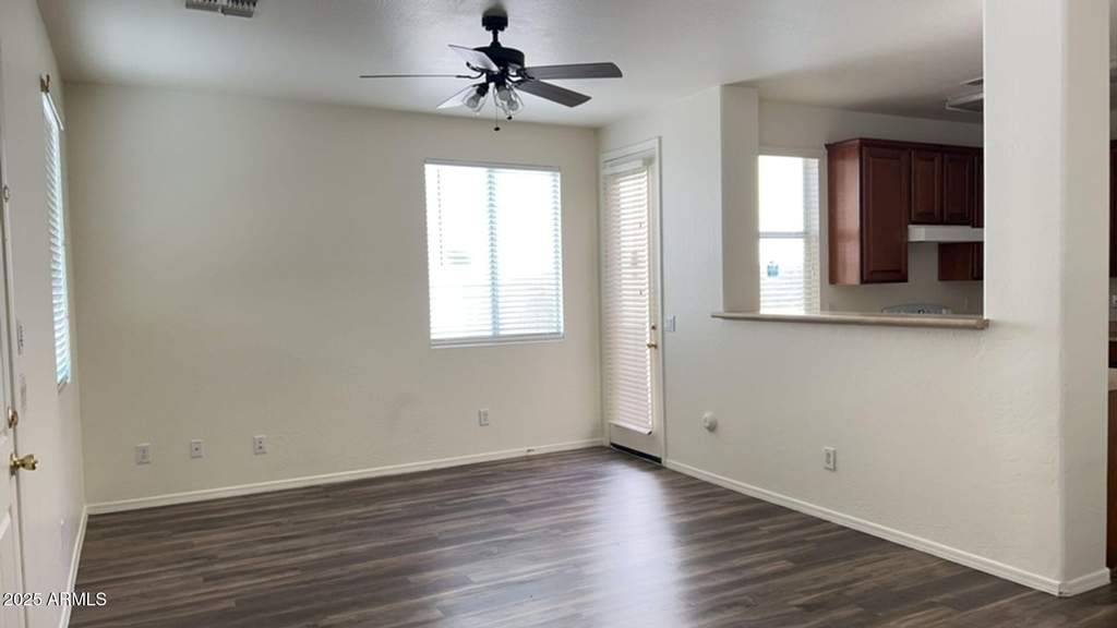 10018 W Winslow Avenue - Photo 2