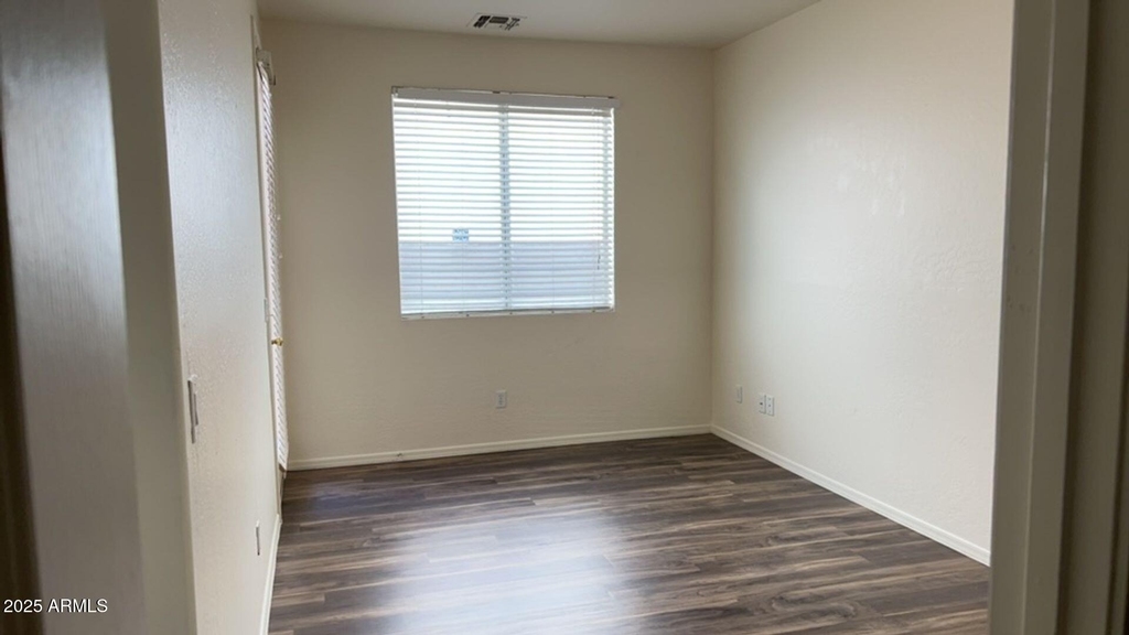 10018 W Winslow Avenue - Photo 6