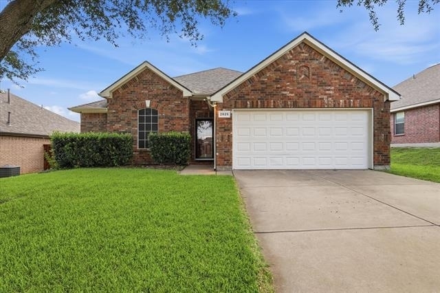 2825 Saddlebred Trail - Photo 2