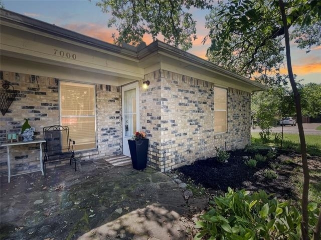 7002 Lincoln Drive - Photo 2