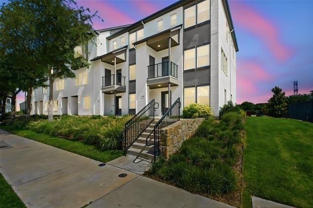 3369 Wynwood Drive - Photo 2