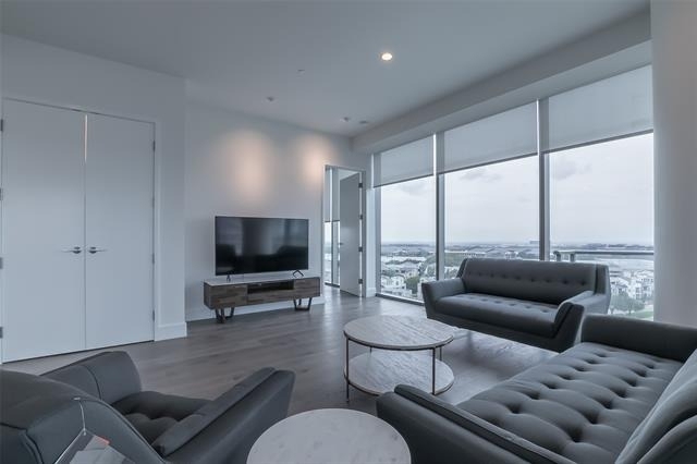7901 Windrose Avenue - Photo 14