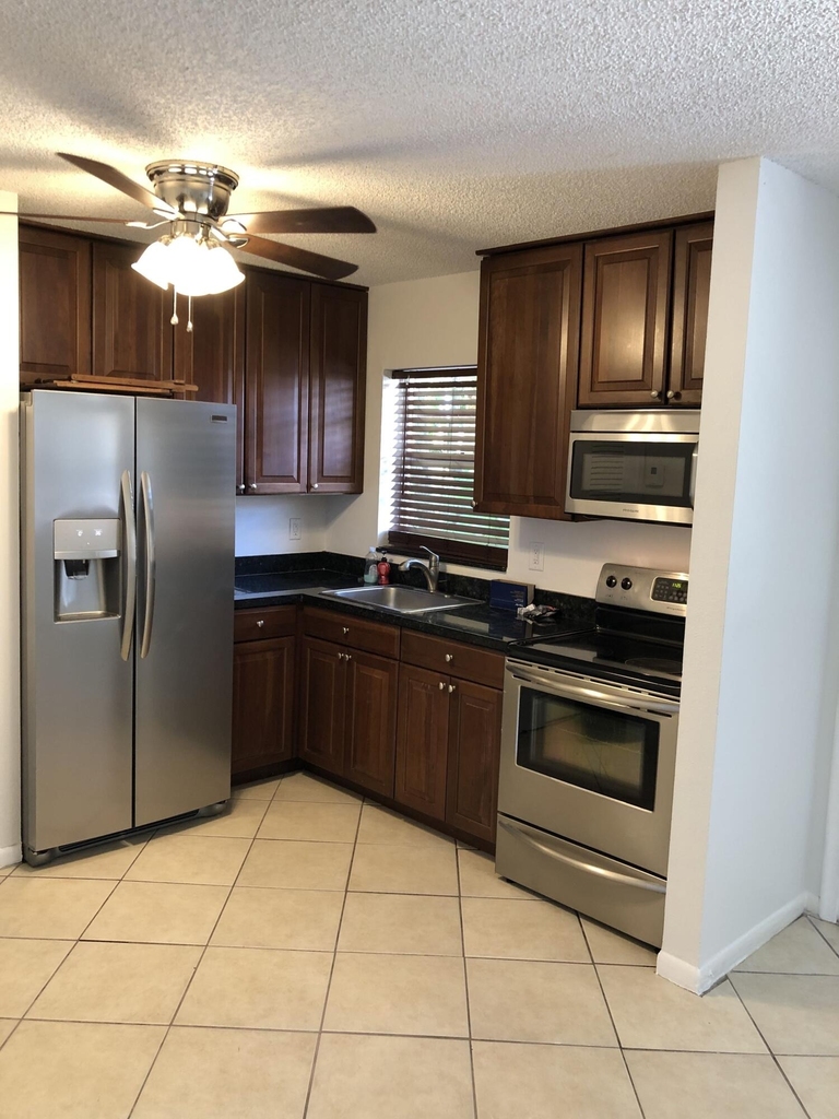 5192 Ne 6th Avenue - Photo 1
