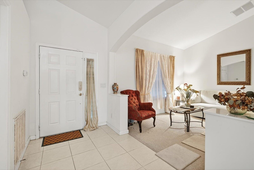 1058 Sw Locke Avenue - Photo 3