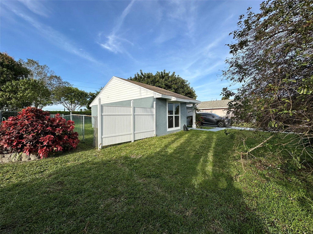 8395 Garden Gate Place - Photo 5