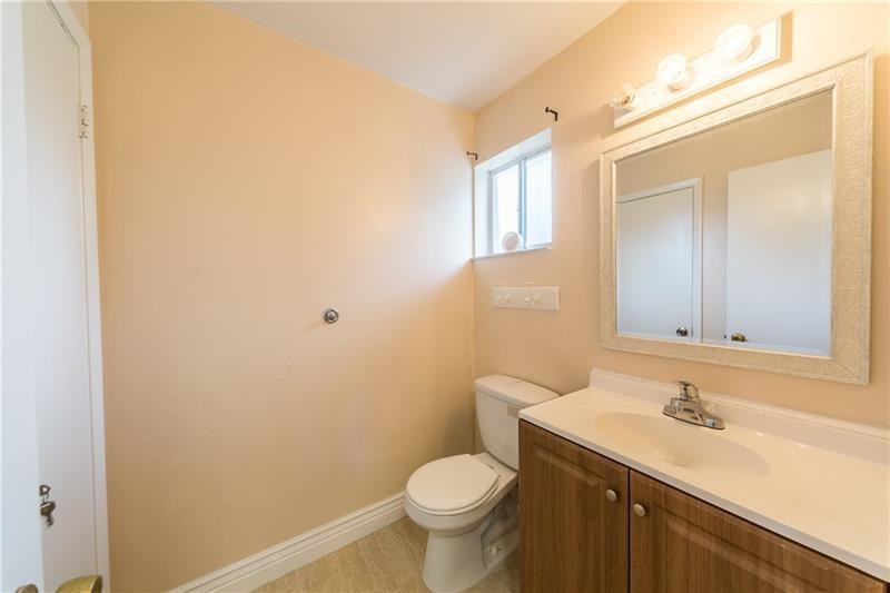 1343 Hampton Boulevard - Photo 4