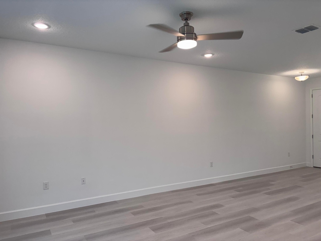 1255 Wadsworth Street Se - Photo 2