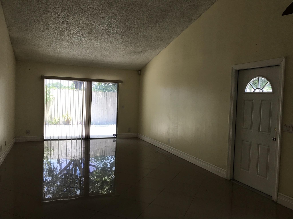 1534 Royal Forest Court - Photo 5