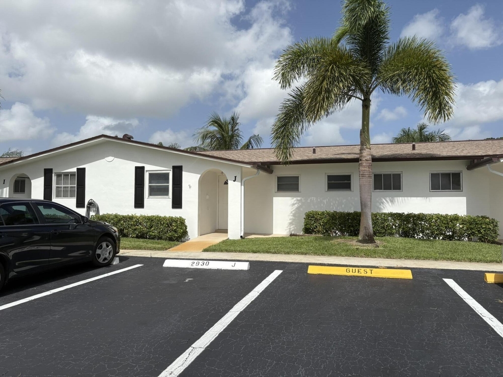 2930 Crosley Drive E - Photo 0