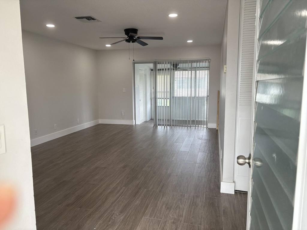 2930 Crosley Drive E - Photo 3