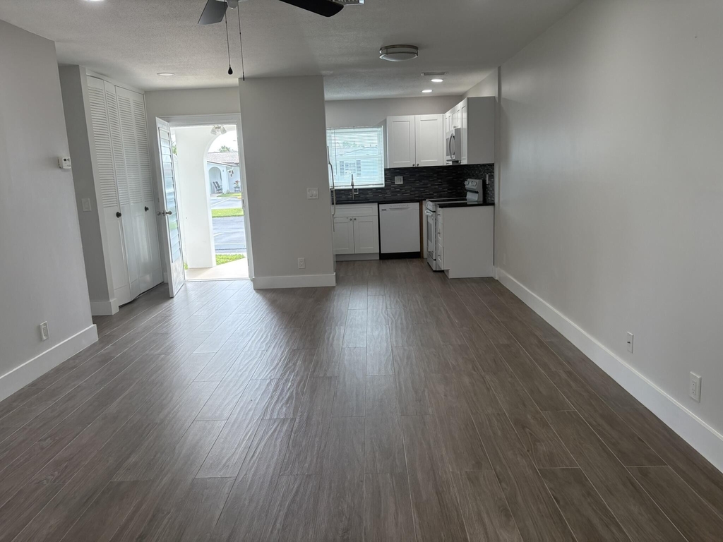 2930 Crosley Drive E - Photo 9