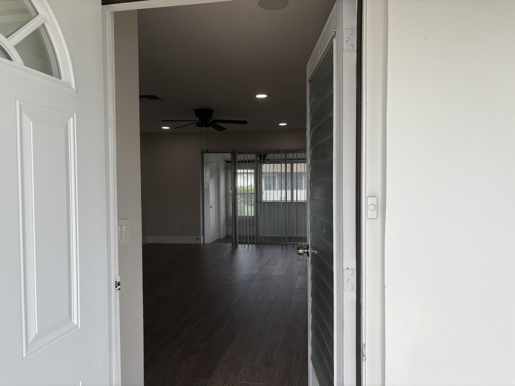 2930 Crosley Drive E - Photo 2