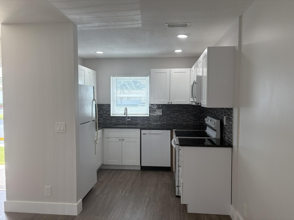 2930 Crosley Drive E - Photo 10