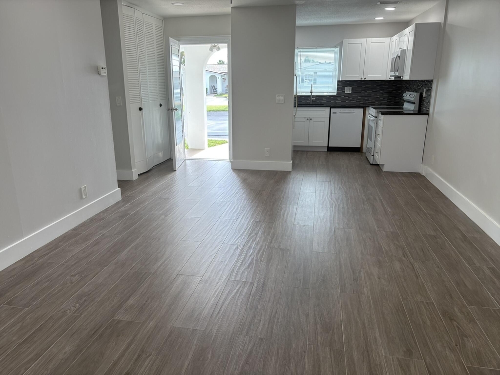2930 Crosley Drive E - Photo 11