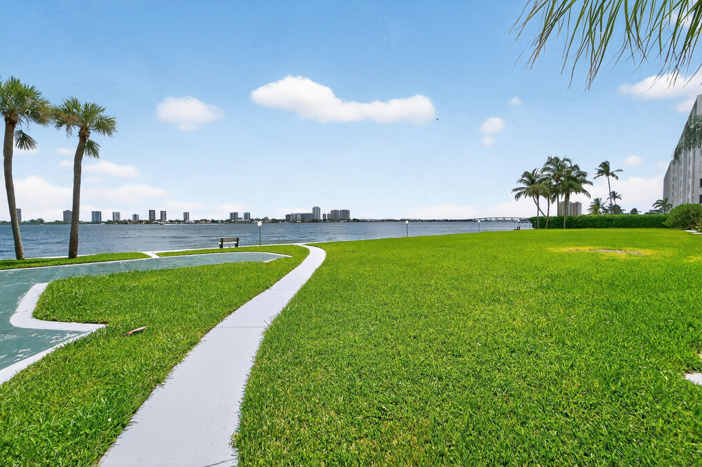 501 Lake Shore Drive - Photo 2