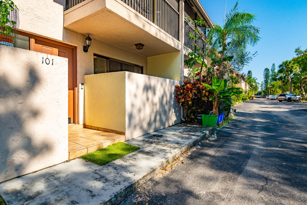 740 Se 1st Way - Photo 2