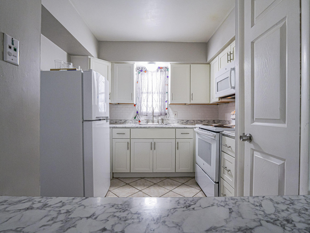677 Royal Palm Boulevard - Photo 8