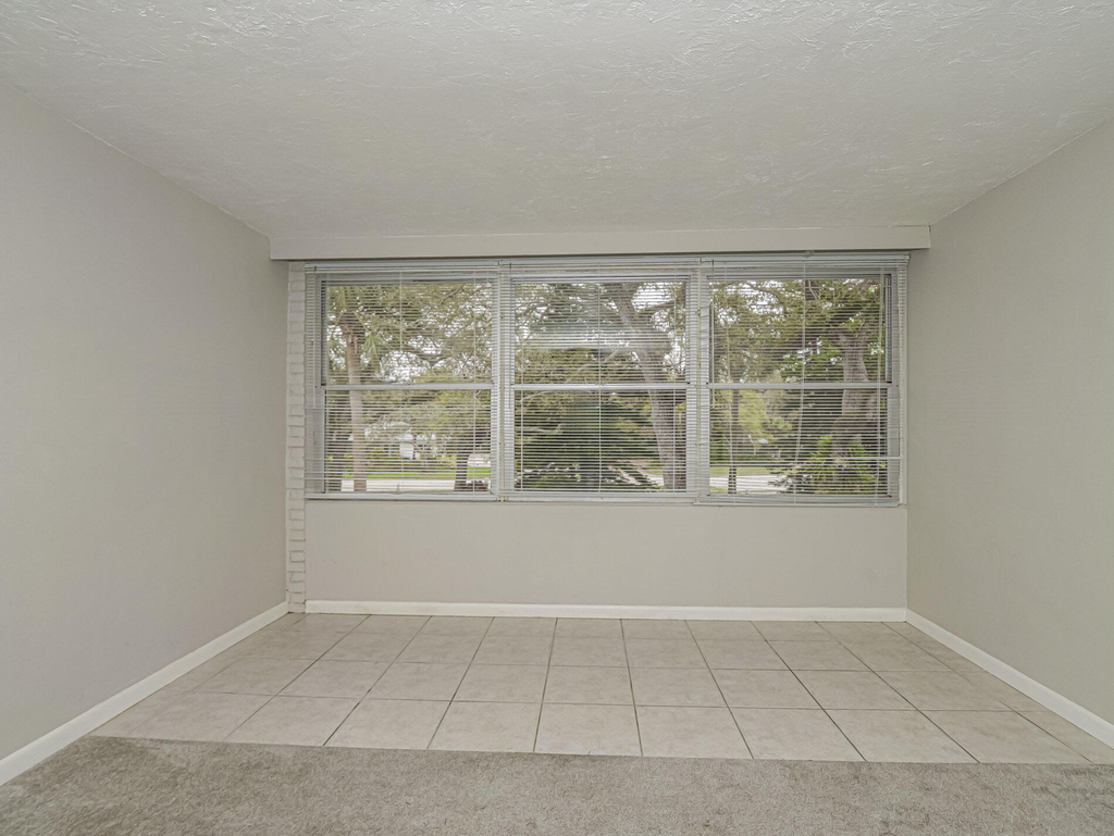 677 Royal Palm Boulevard - Photo 14