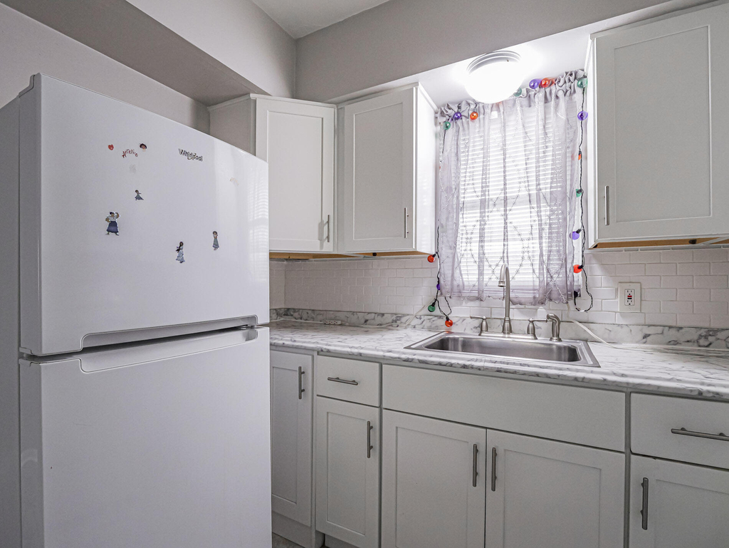 677 Royal Palm Boulevard - Photo 10