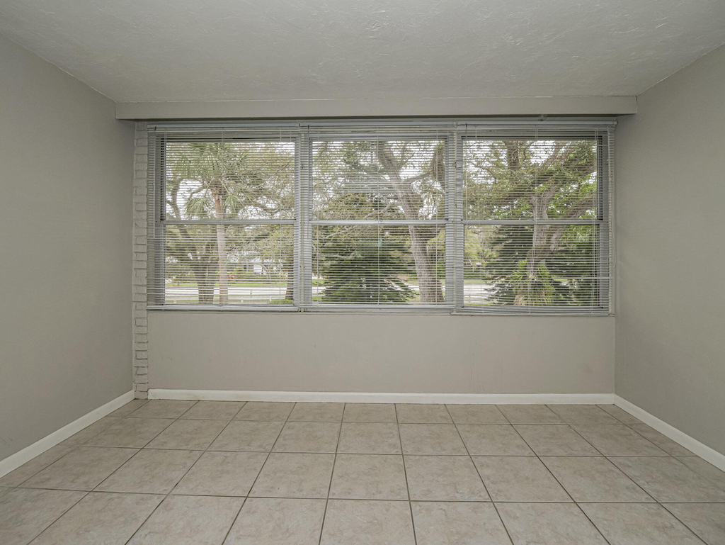 677 Royal Palm Boulevard - Photo 15