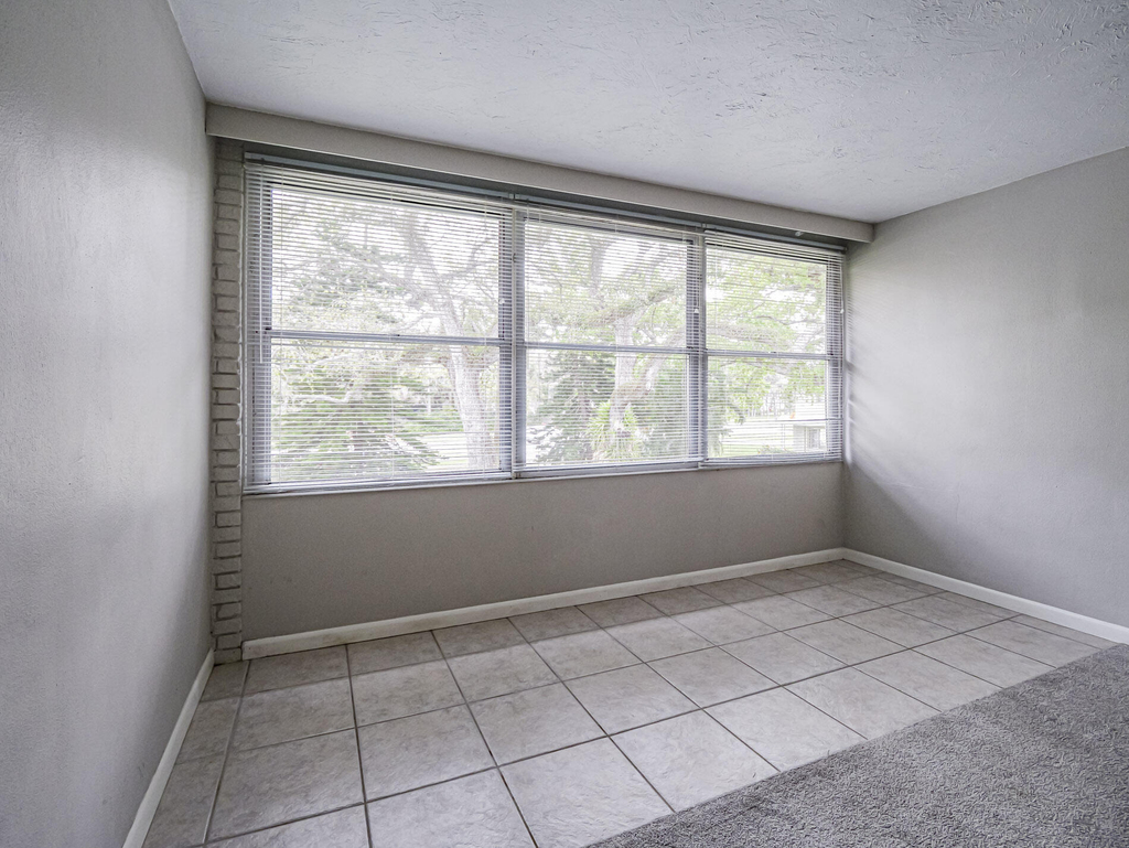 677 Royal Palm Boulevard - Photo 16