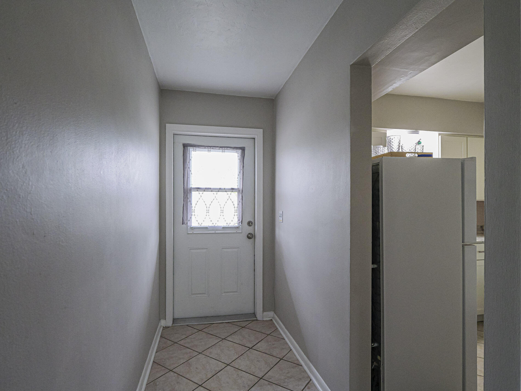 677 Royal Palm Boulevard - Photo 5