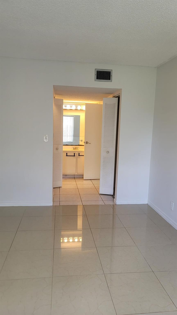 4394 Nw 9th Avenue - Photo 12