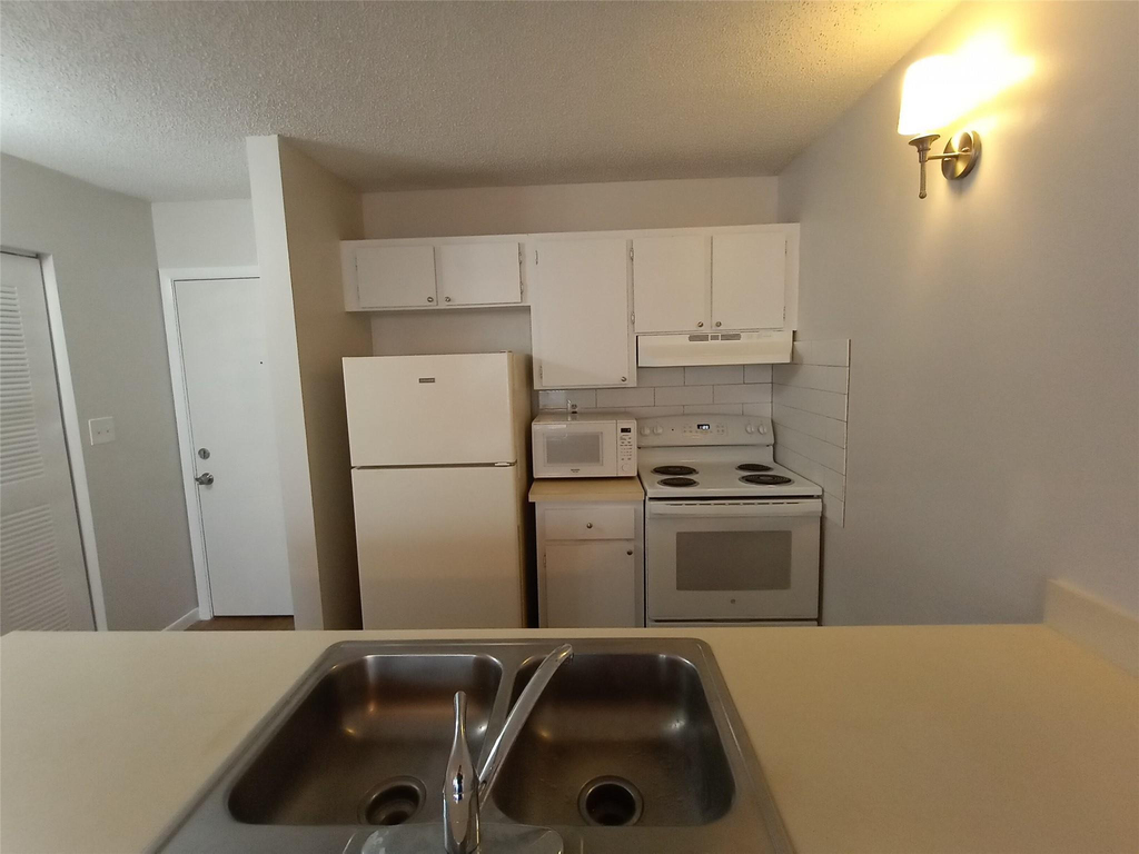 2771 Riverside Drive - Photo 7