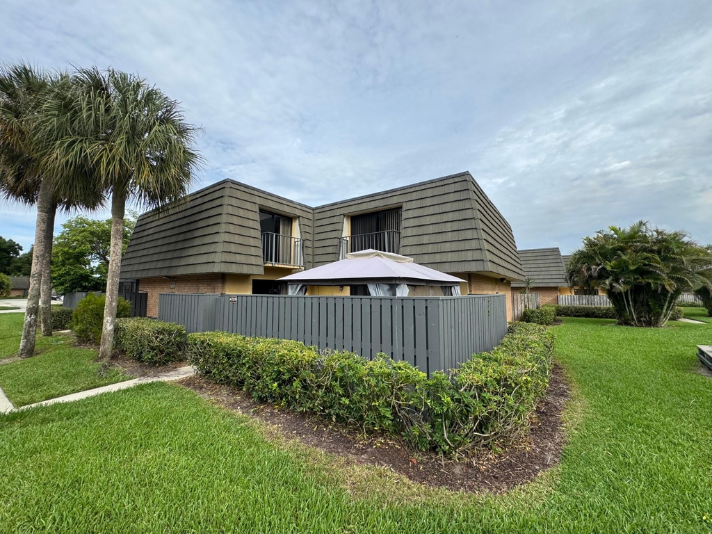4709 47th Way - Photo 0
