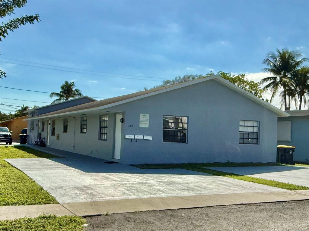 255 Sw 12th Street - Photo 1