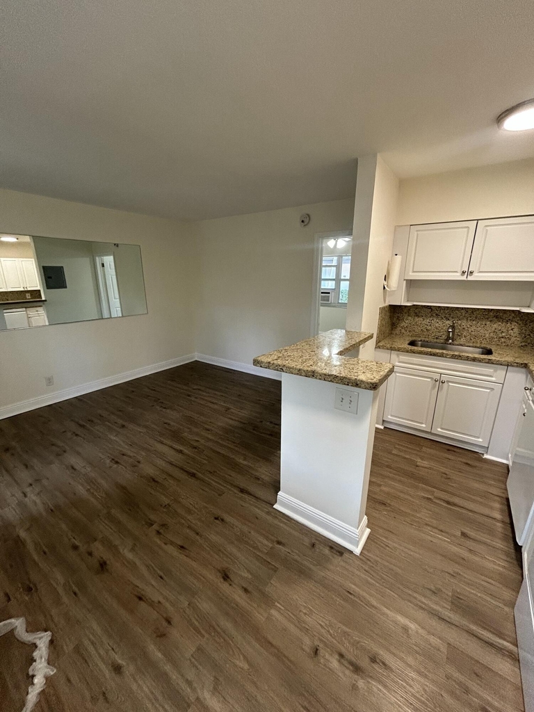 921 Ne 17th Avenue - Photo 1
